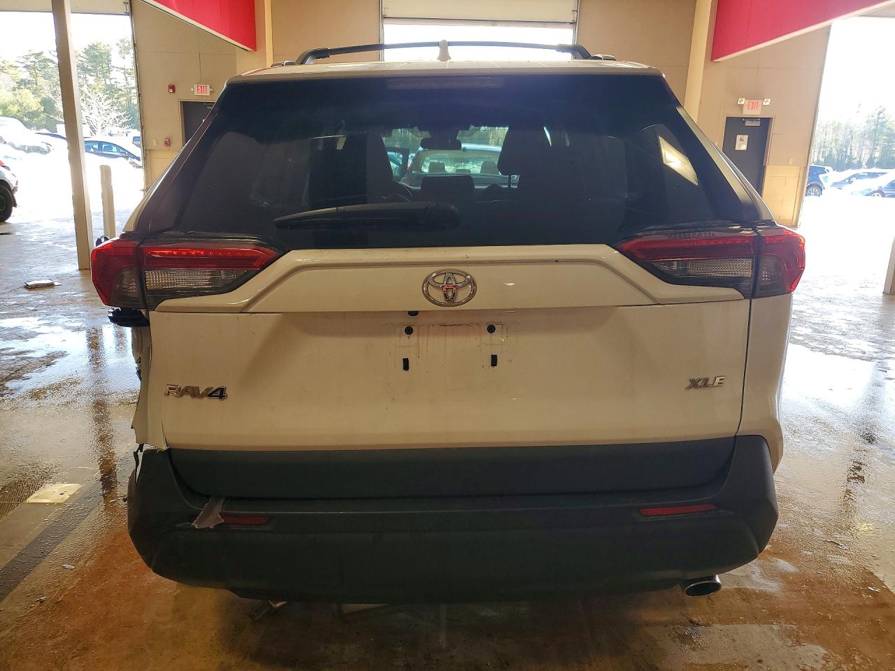 2022 TOYOTA RAV4 XLE photo 6