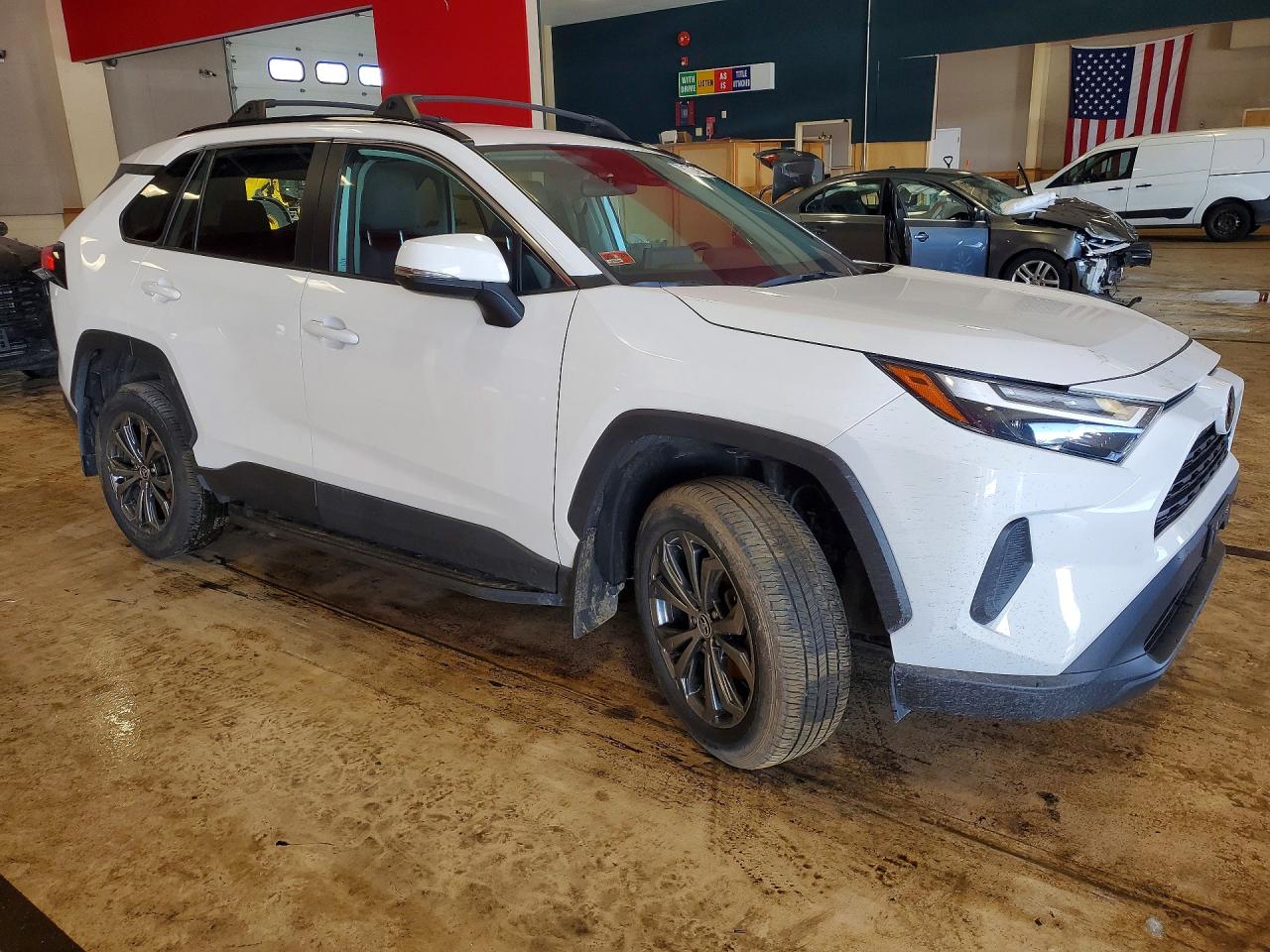 2022 TOYOTA RAV4 XLE photo 4