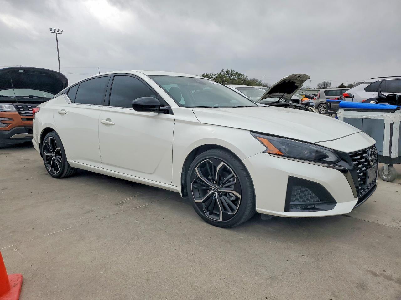 2024 NISSAN ALTIMA 2.5 SR photo 4