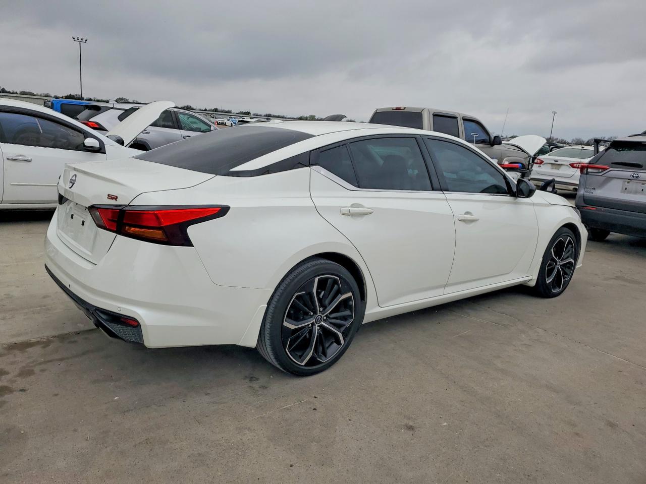 2024 NISSAN ALTIMA 2.5 SR photo 3