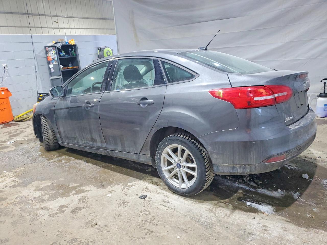2015 FORD FOCUS SE photo 4