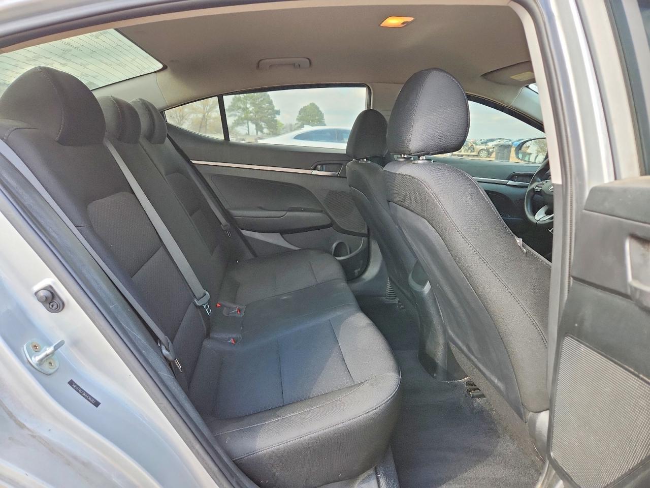 2019 HYUNDAI ELANTRA SE photo 19