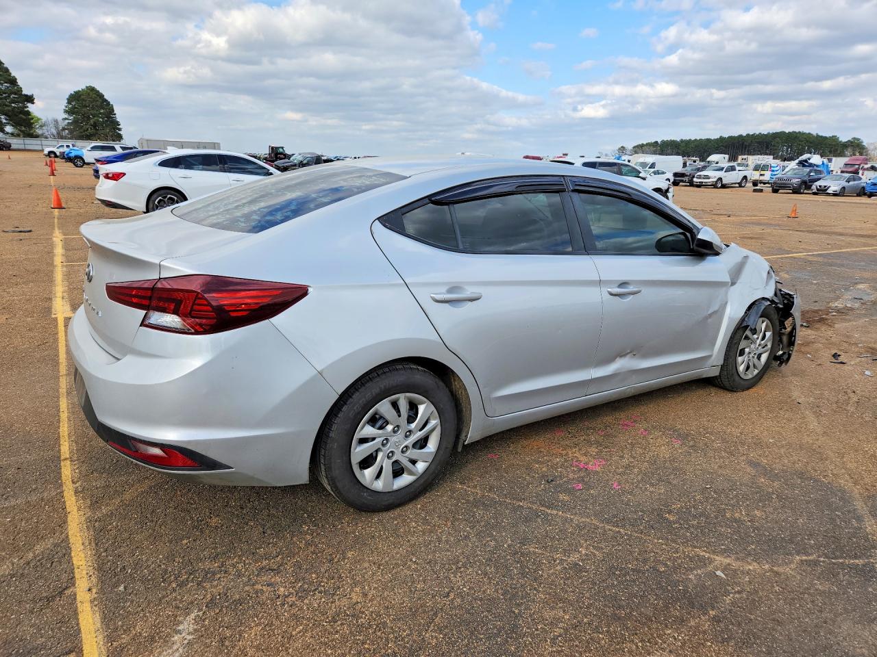 2019 HYUNDAI ELANTRA SE photo 5
