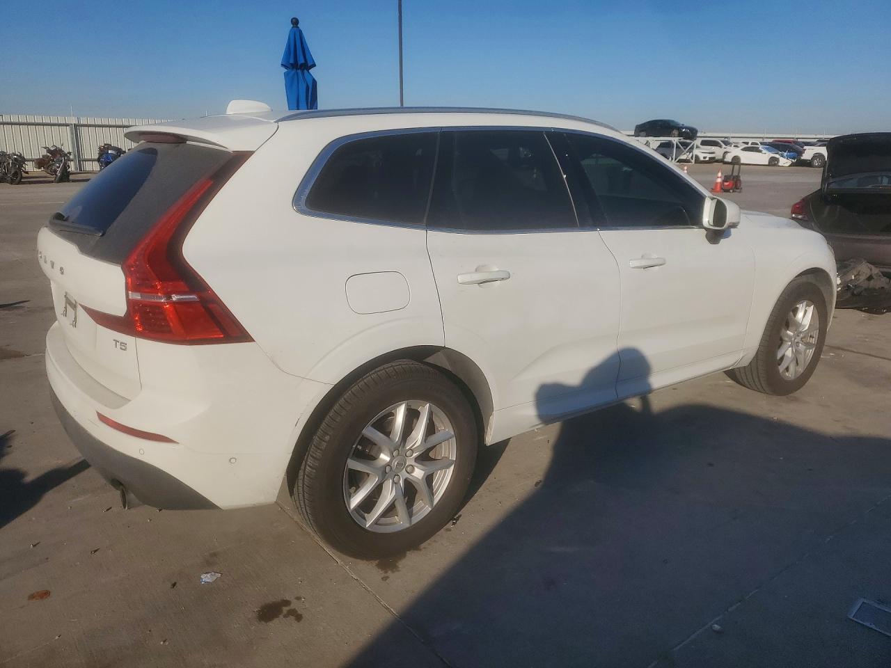 2019 VOLVO XC60 T5 MOMENTUM photo 3