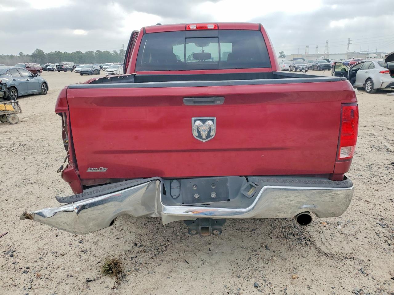 2015 RAM 1500 SLT photo 6
