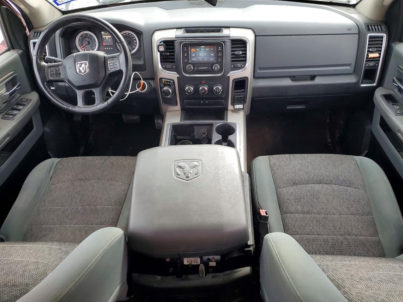 2015 RAM 1500 SLT photo 8