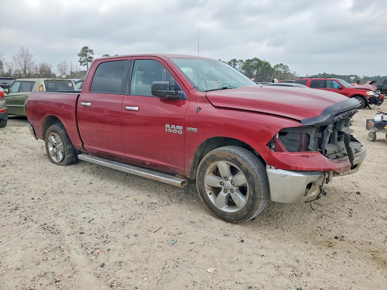 2015 RAM 1500 SLT photo 4