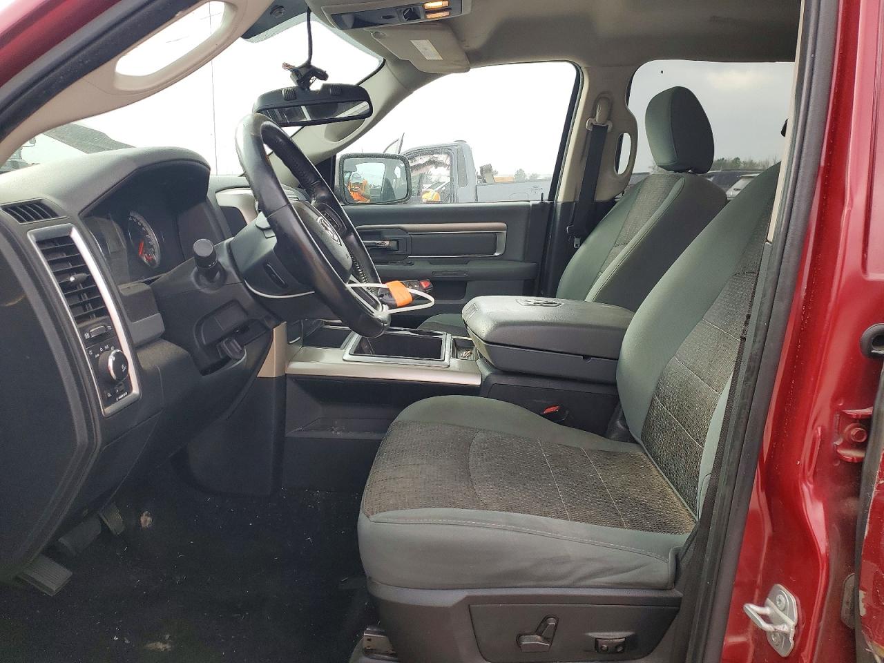 2015 RAM 1500 SLT photo 7