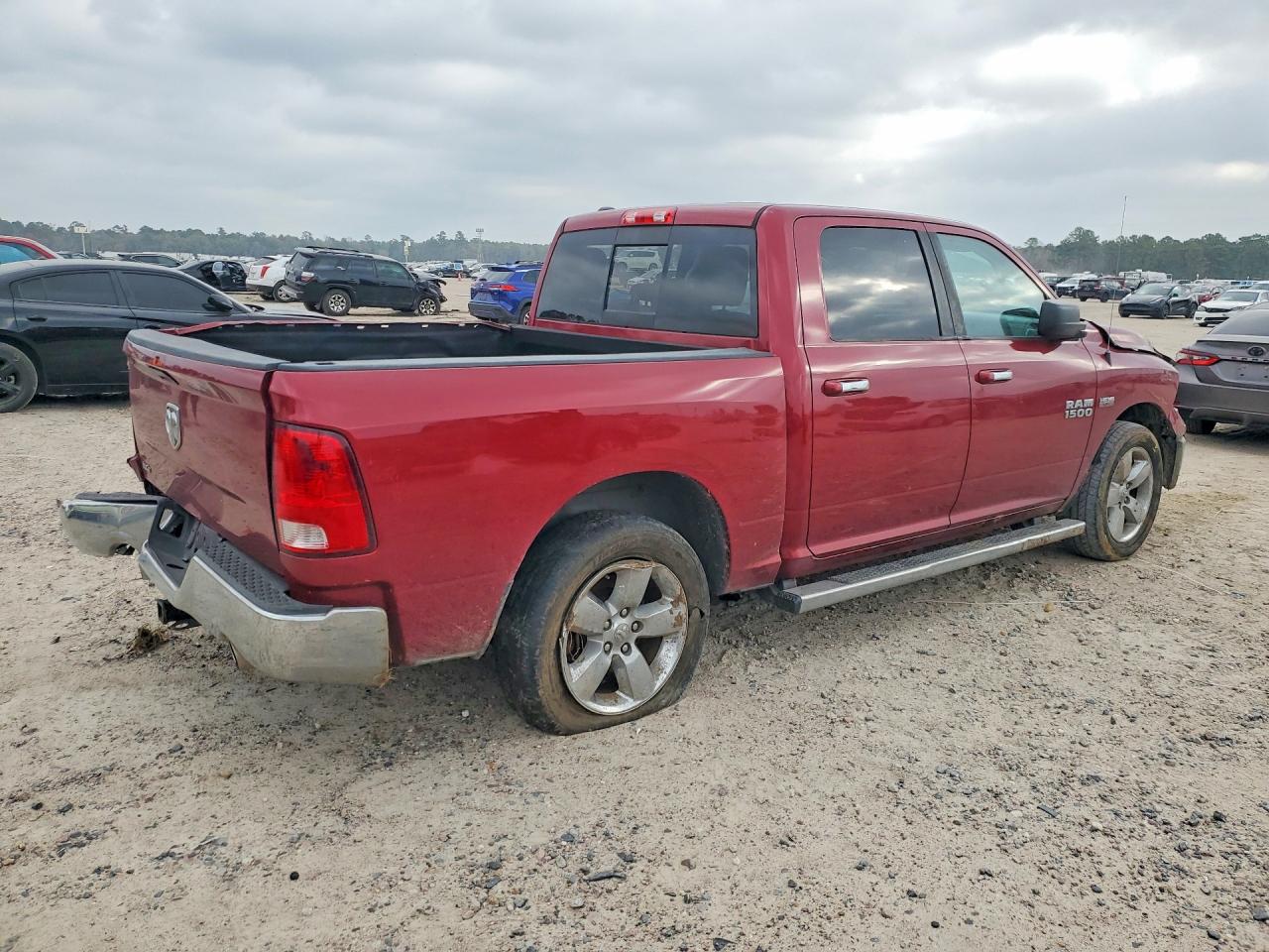 2015 RAM 1500 SLT photo 3