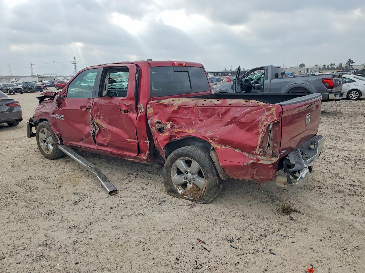 2015 RAM 1500 SLT photo 2