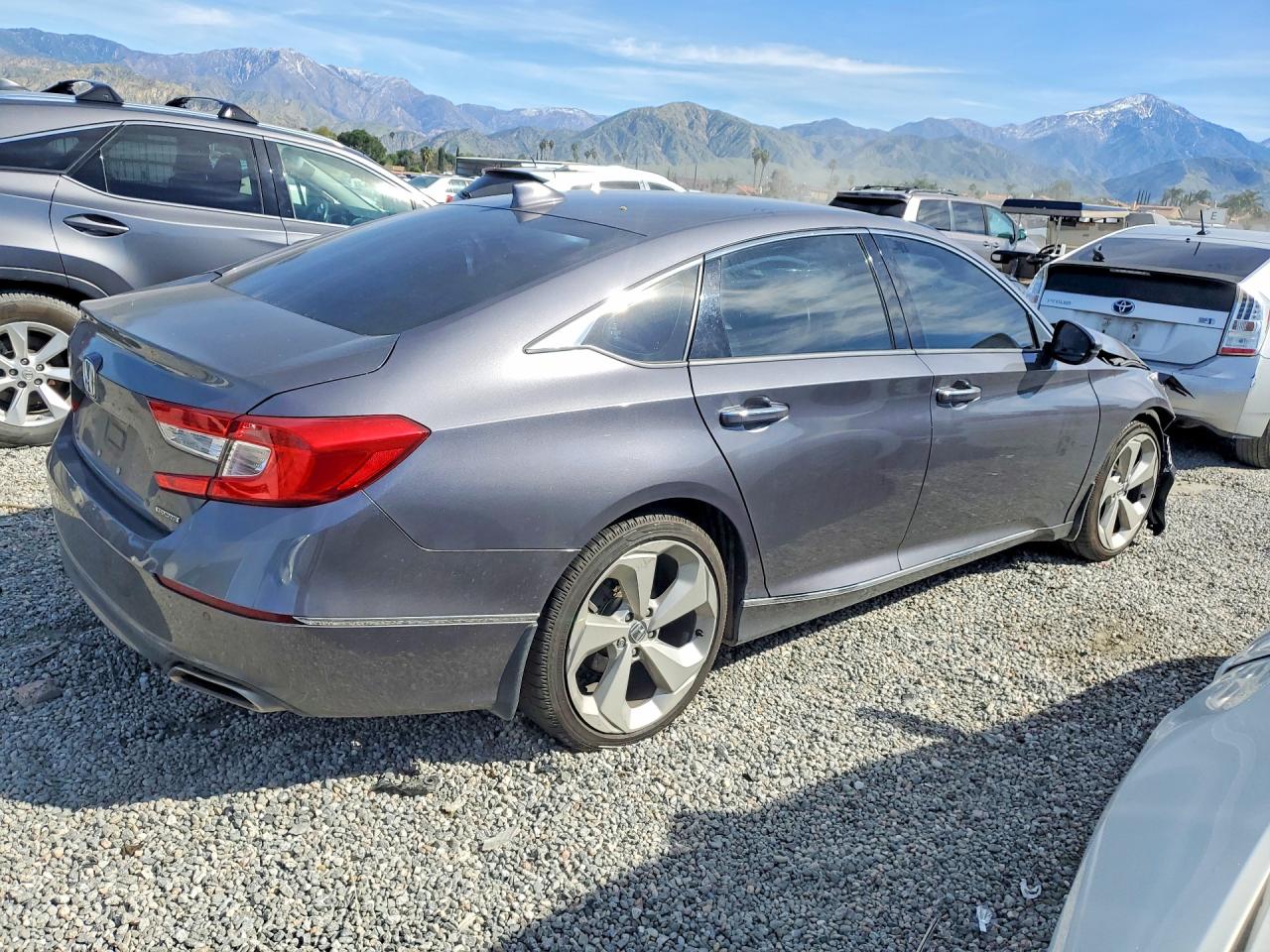 2018 HONDA ACCORD TOURING photo 5