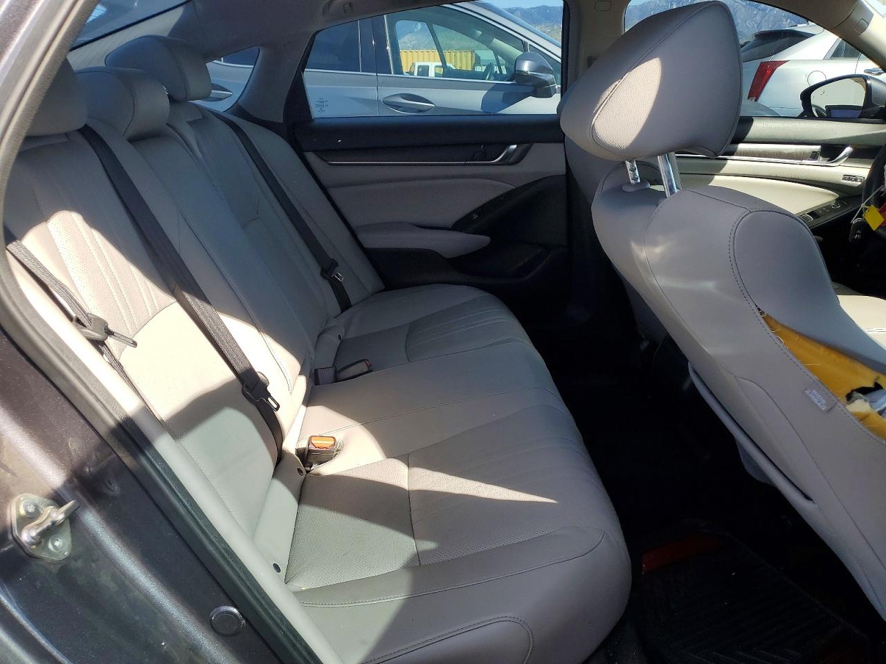 2018 HONDA ACCORD TOURING photo 19
