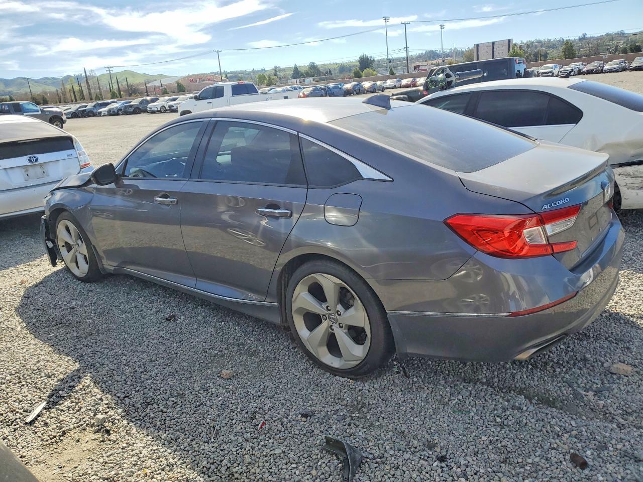2018 HONDA ACCORD TOURING photo 3