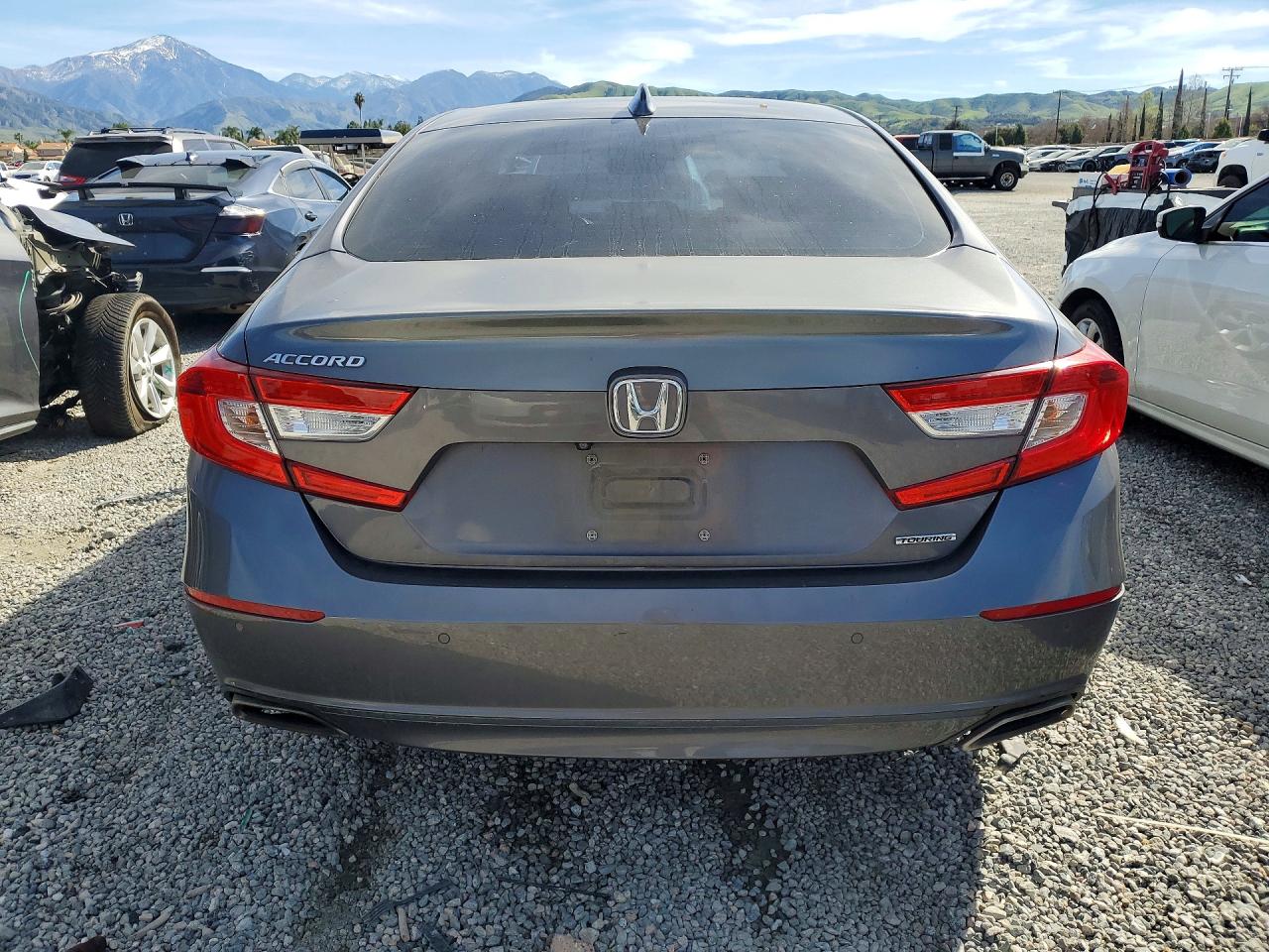 2018 HONDA ACCORD TOURING photo 11