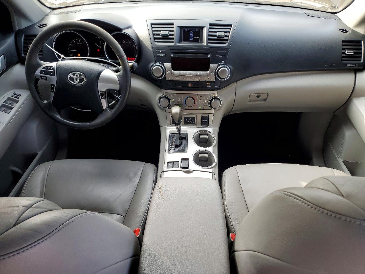 2012 TOYOTA HIGHLANDER SE photo 8