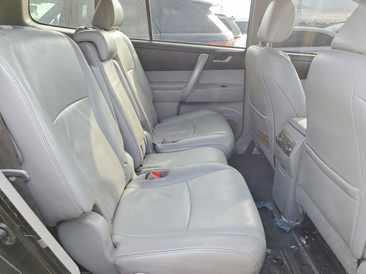 2012 TOYOTA HIGHLANDER SE photo 11