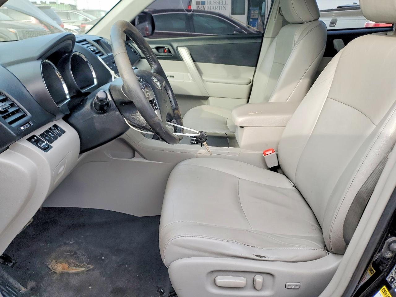 2012 TOYOTA HIGHLANDER SE photo 7
