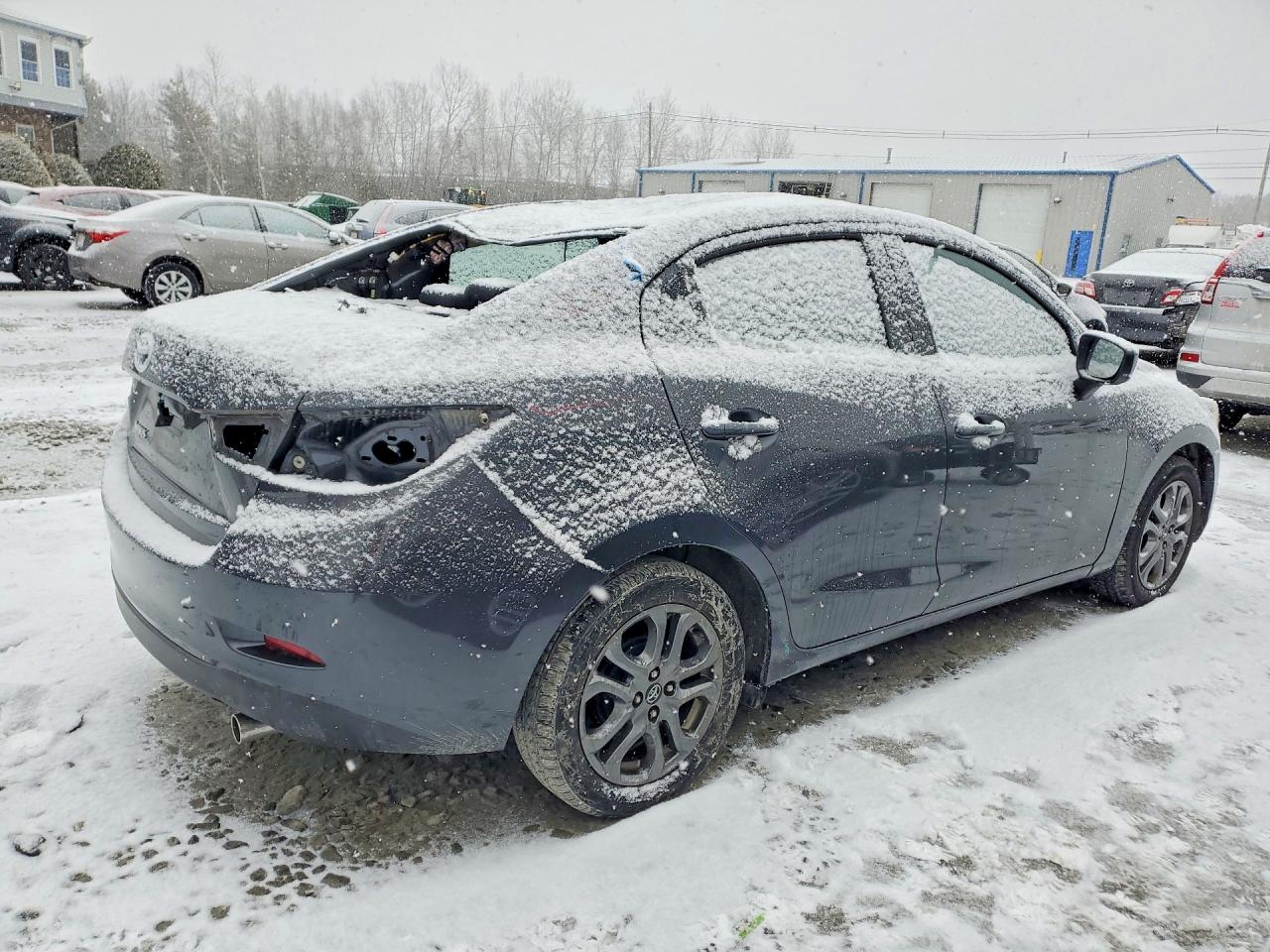 2019 TOYOTA YARIS LE photo 3