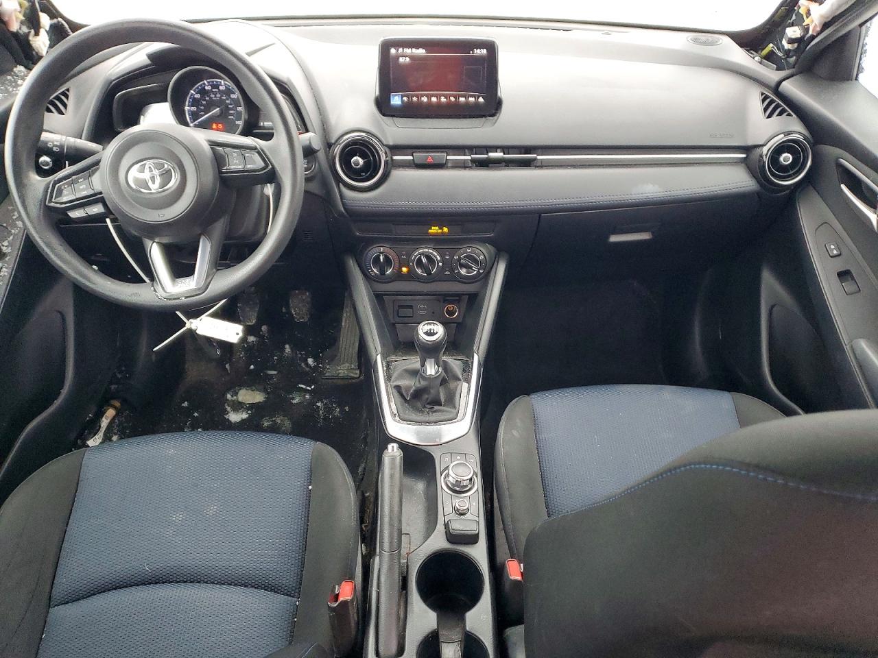 2019 TOYOTA YARIS LE photo 8