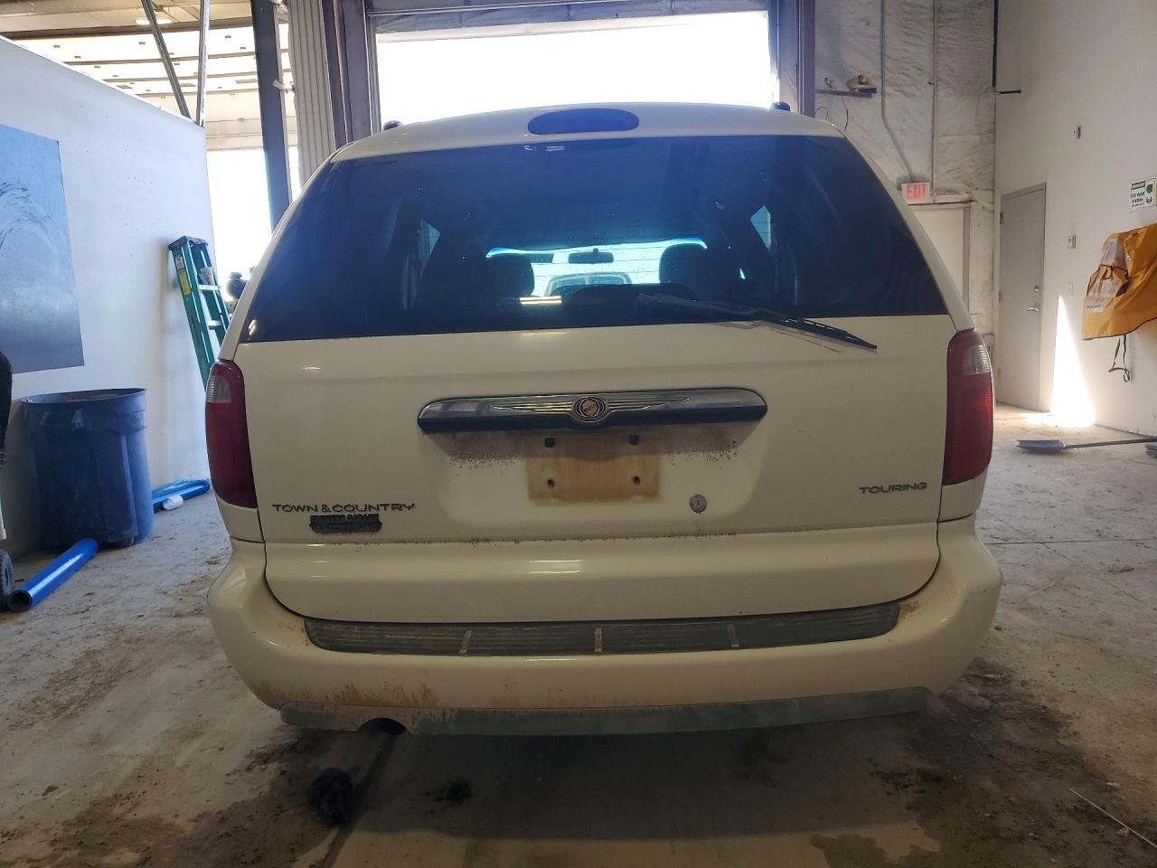 2005 CHRYSLER TOWN & COUNTRY TOURING photo 6