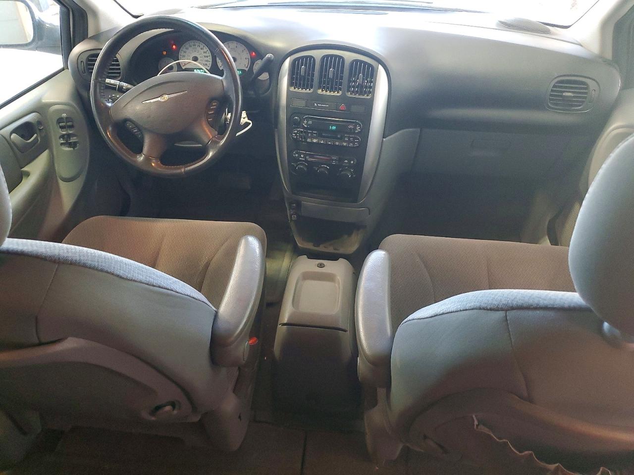 2005 CHRYSLER TOWN & COUNTRY TOURING photo 8