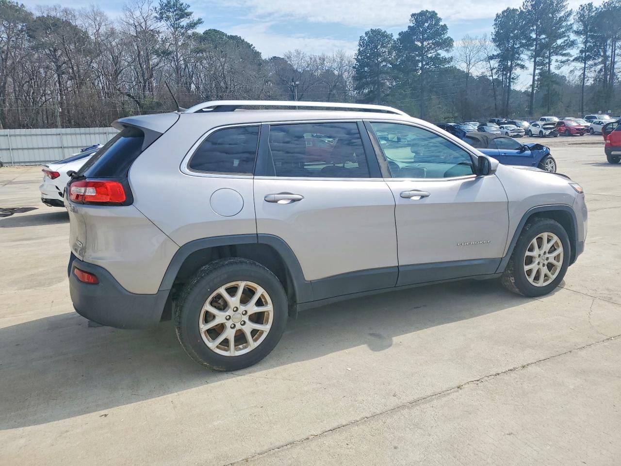 2018 JEEP CHEROKEE LATITUDE photo 3