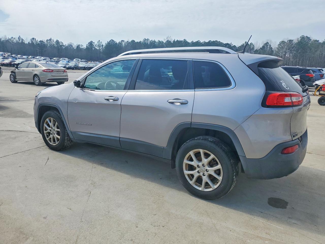 2018 JEEP CHEROKEE LATITUDE photo 2