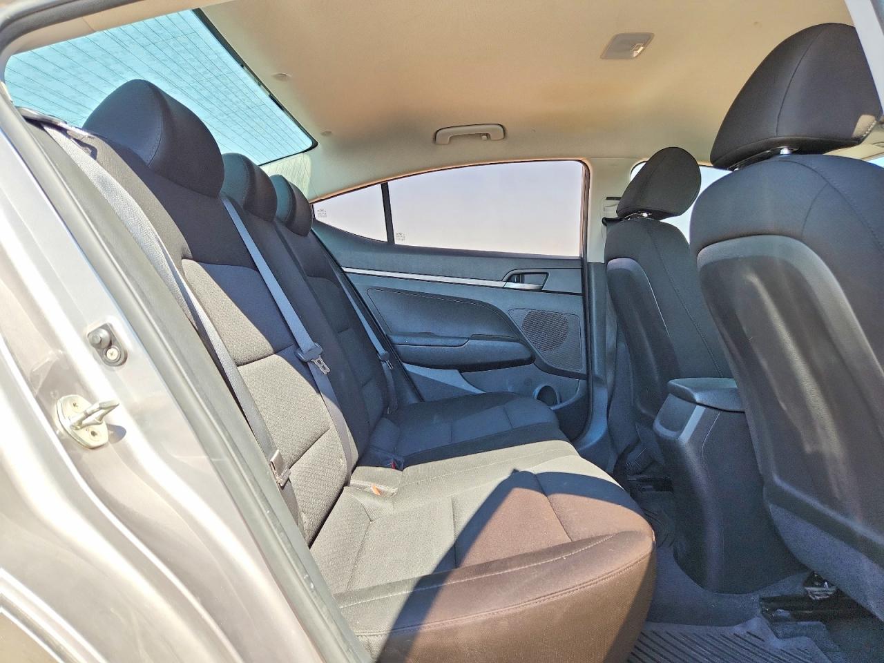 2020 HYUNDAI ELANTRA SE photo 19