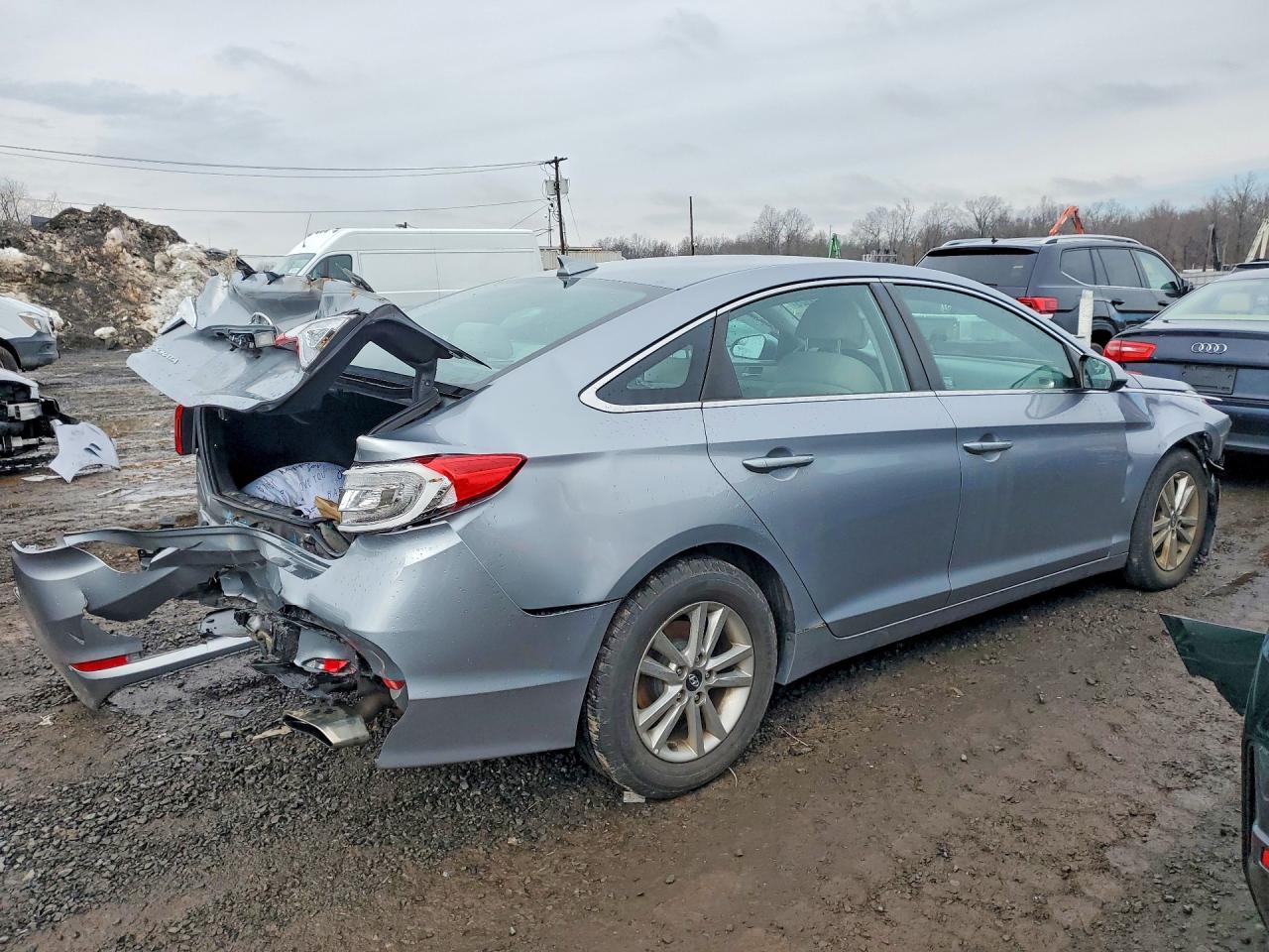 2017 HYUNDAI SONATA SE photo 5