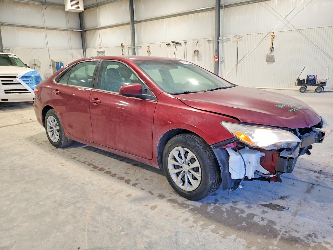 2016 TOYOTA CAMRY LE photo 4