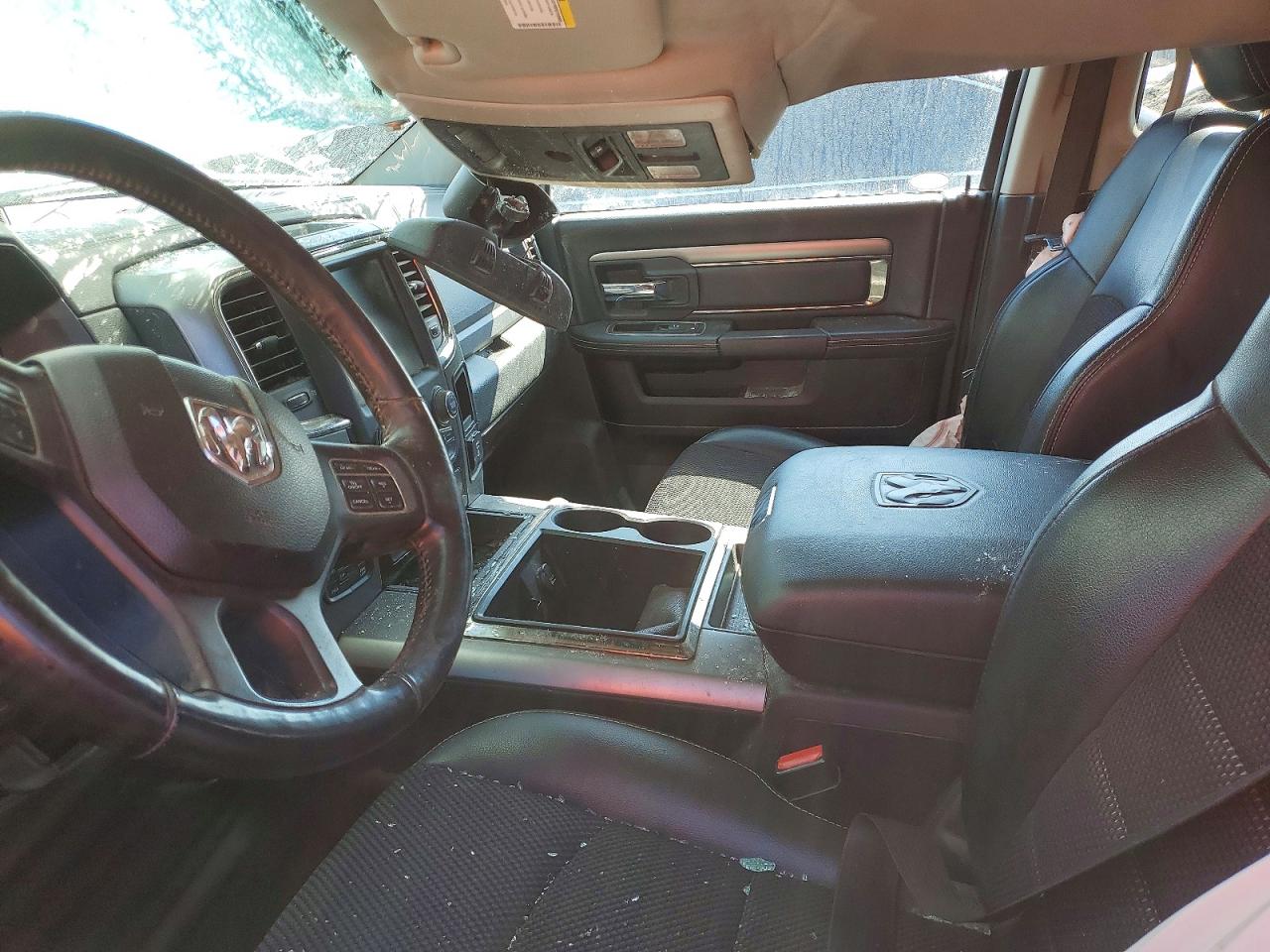 2015 RAM 1500 SPORT photo 13