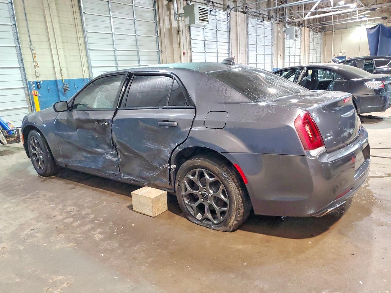 2015 CHRYSLER 300 S photo 2