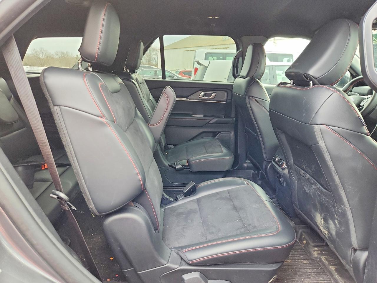2025 FORD EXPLORER ST photo 31