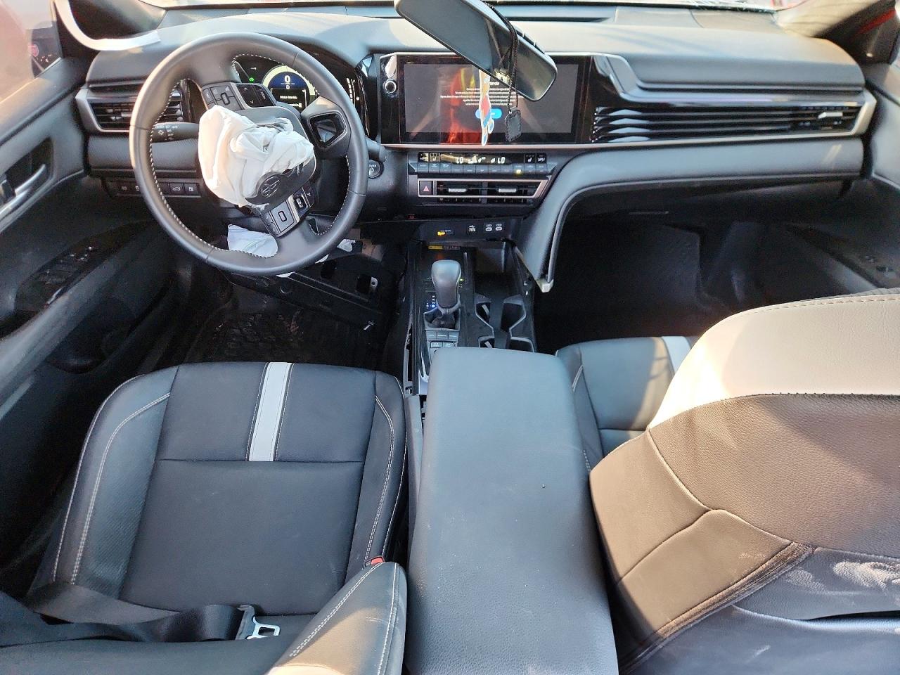 2025 TOYOTA CAMRY SE photo 8