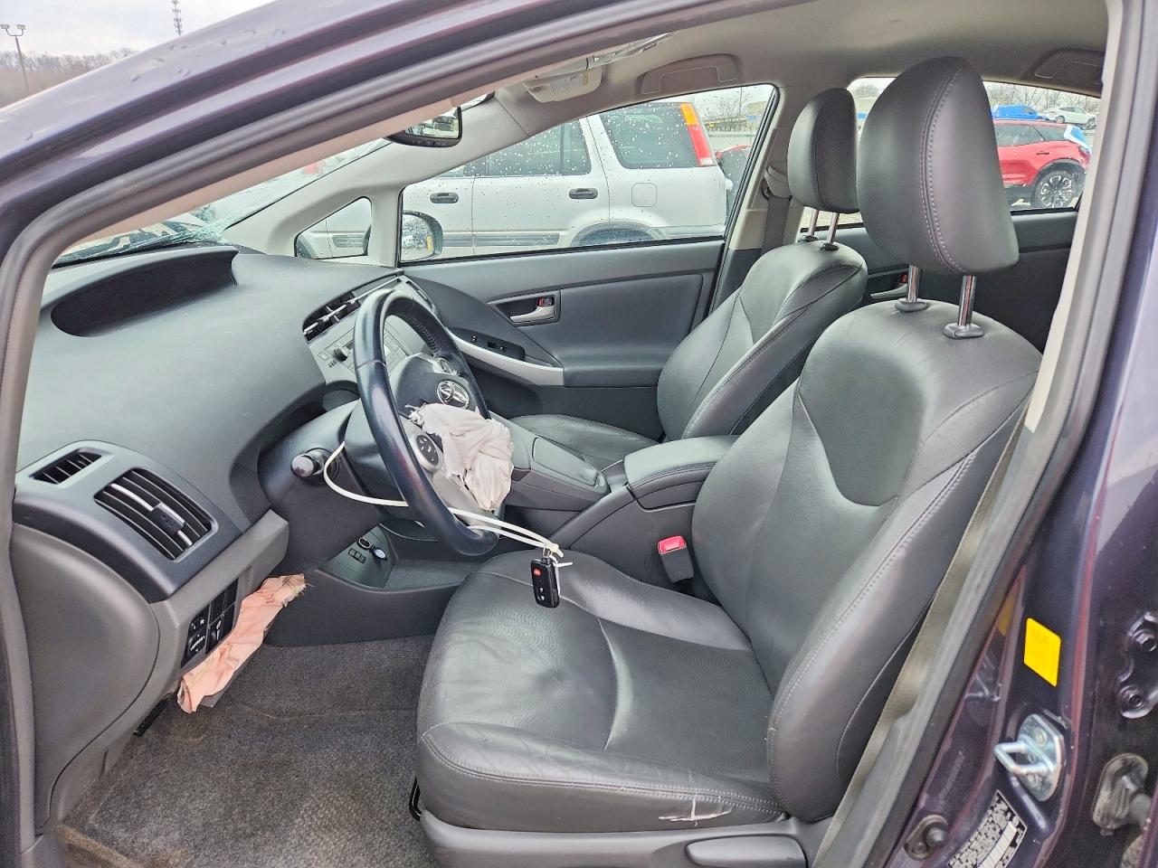 2011 TOYOTA PRIUS FOUR photo 7