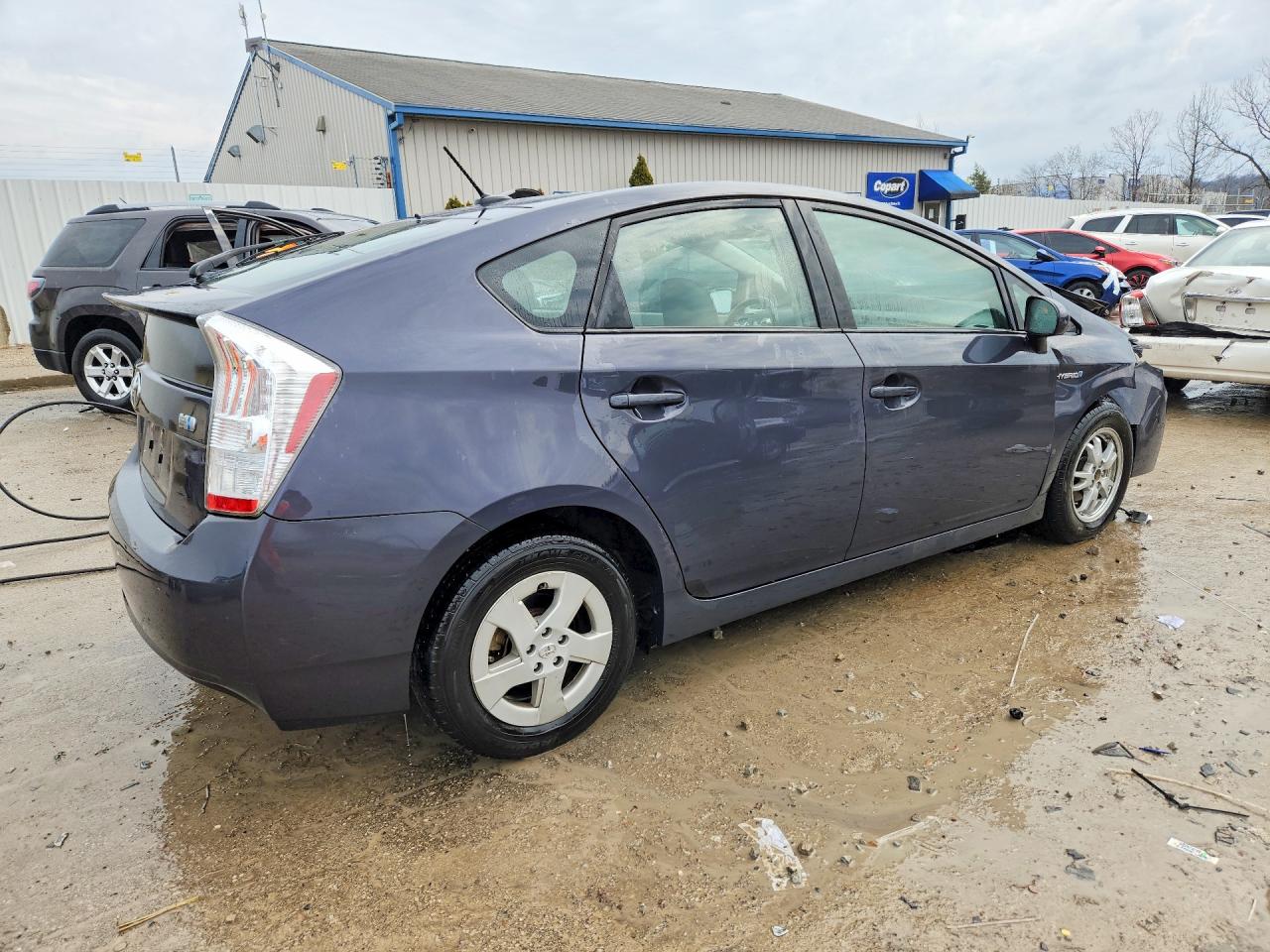2011 TOYOTA PRIUS FOUR photo 3