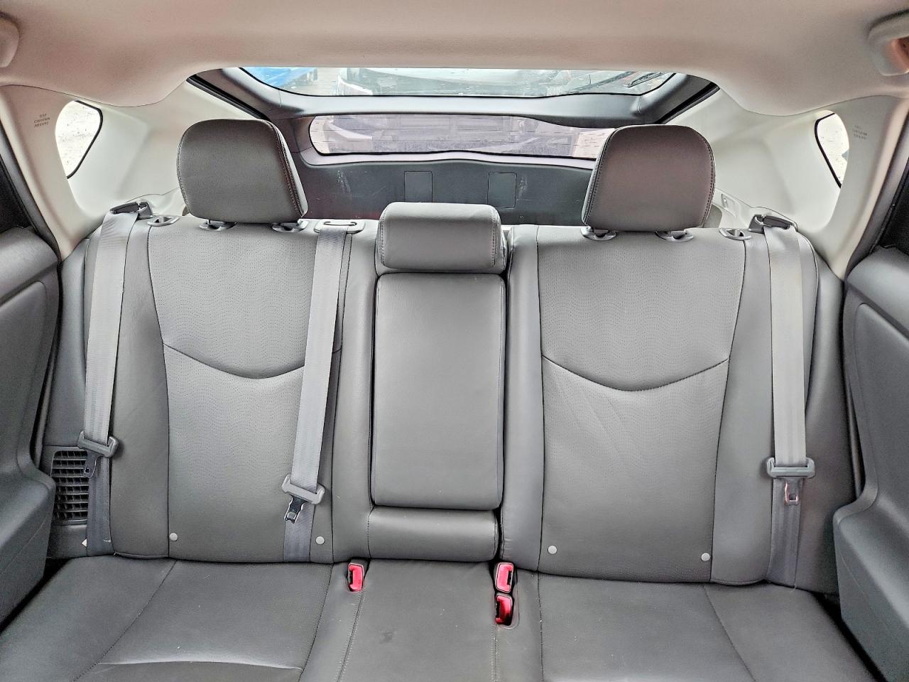 2011 TOYOTA PRIUS FOUR photo 10