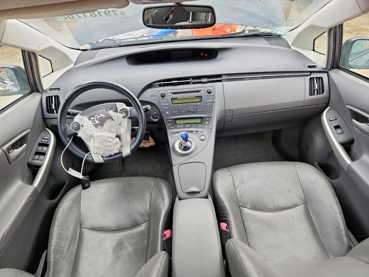 2011 TOYOTA PRIUS FOUR photo 8