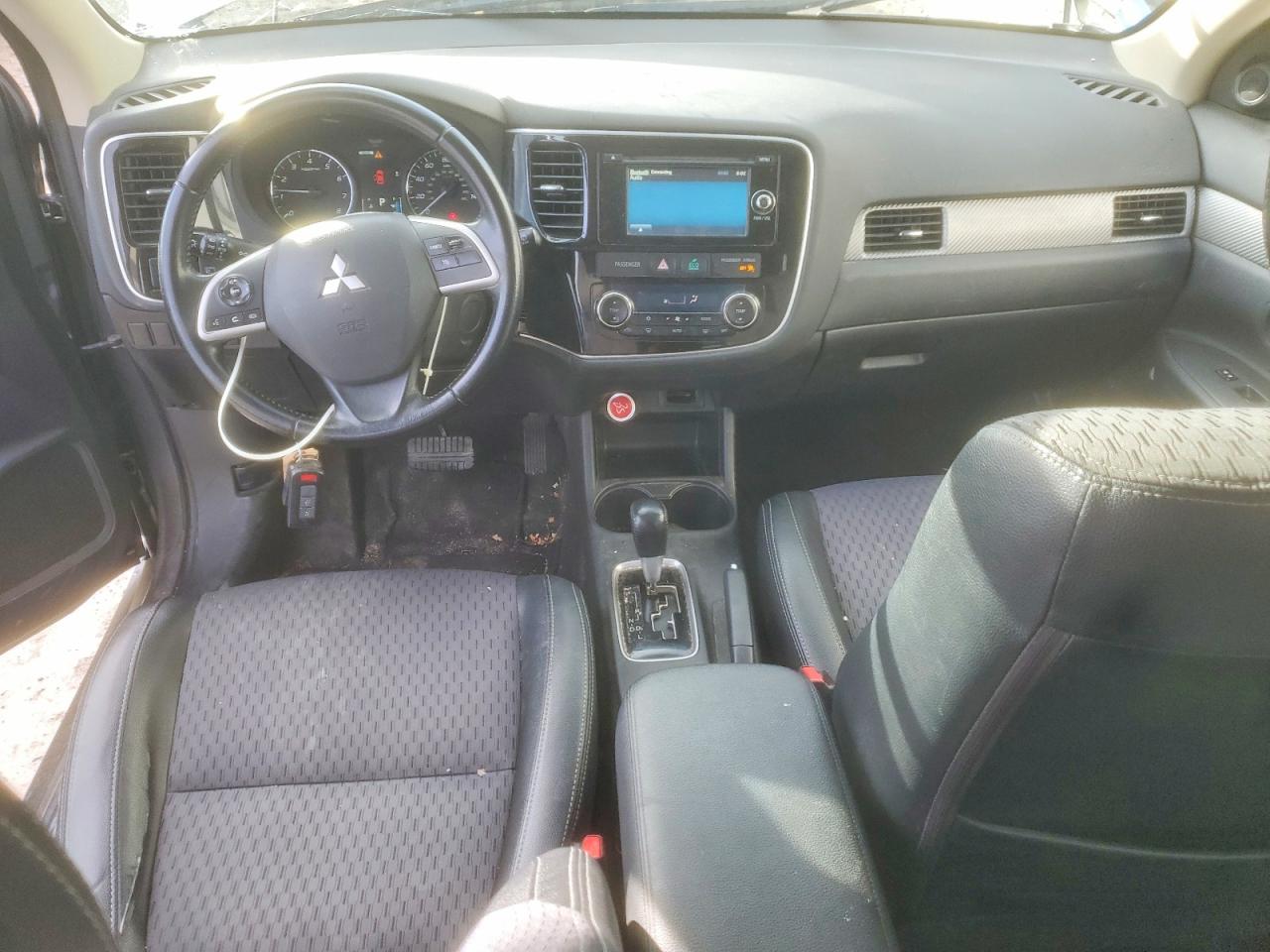 2015 MITSUBISHI OUTLANDER SE photo 8