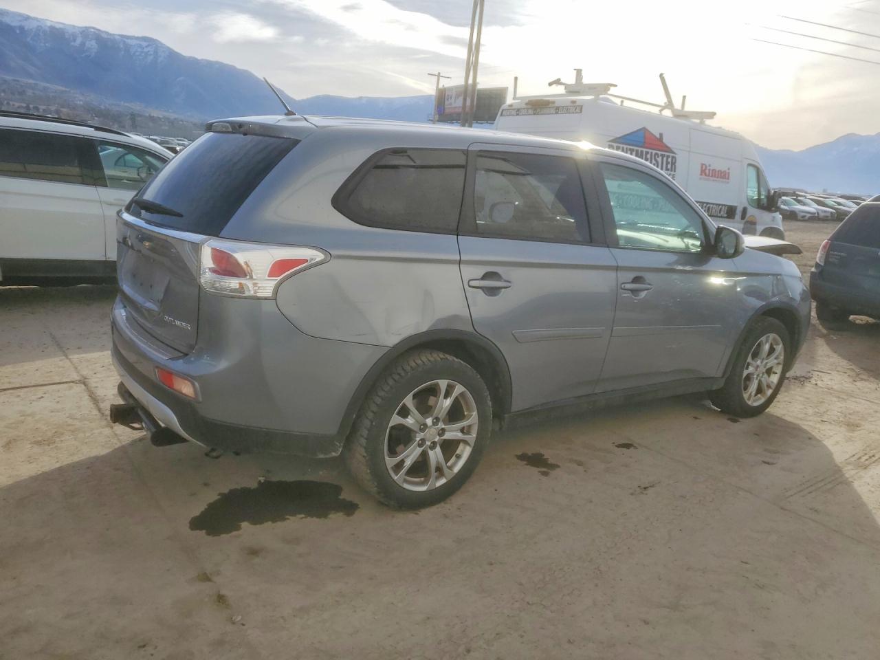 2015 MITSUBISHI OUTLANDER SE photo 3