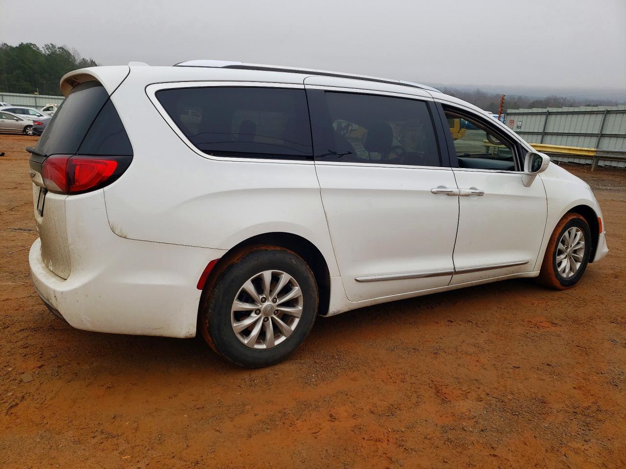 2019 CHRYSLER PACIFICA TOURING L photo 5