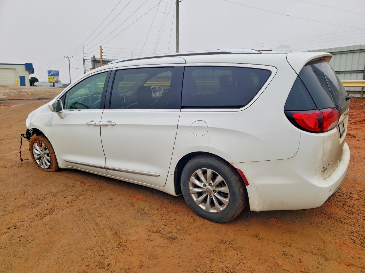 2019 CHRYSLER PACIFICA TOURING L photo 3