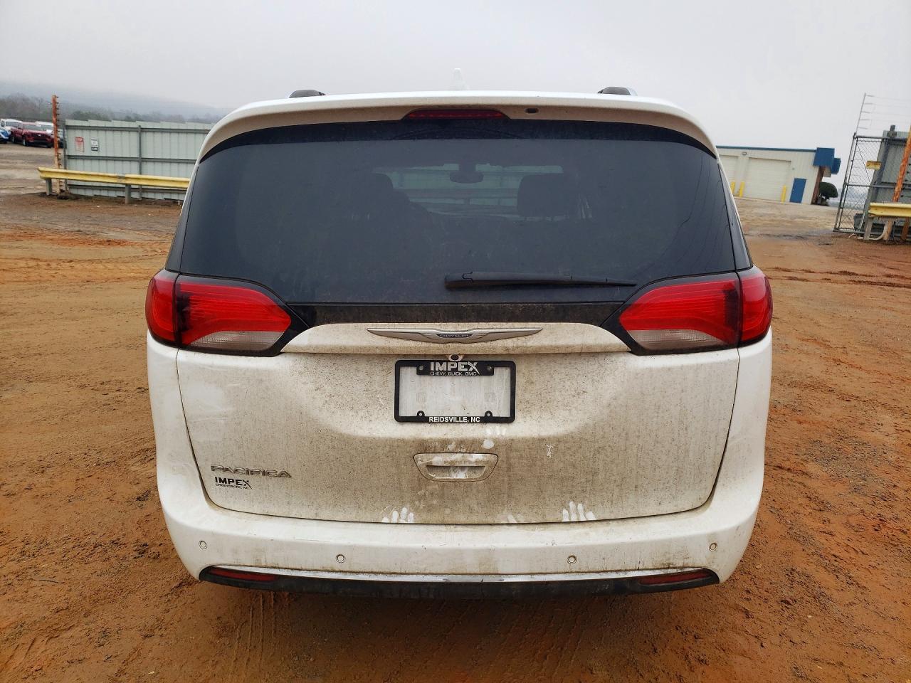 2019 CHRYSLER PACIFICA TOURING L photo 11