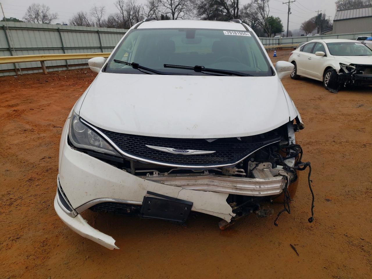 2019 CHRYSLER PACIFICA TOURING L photo 9