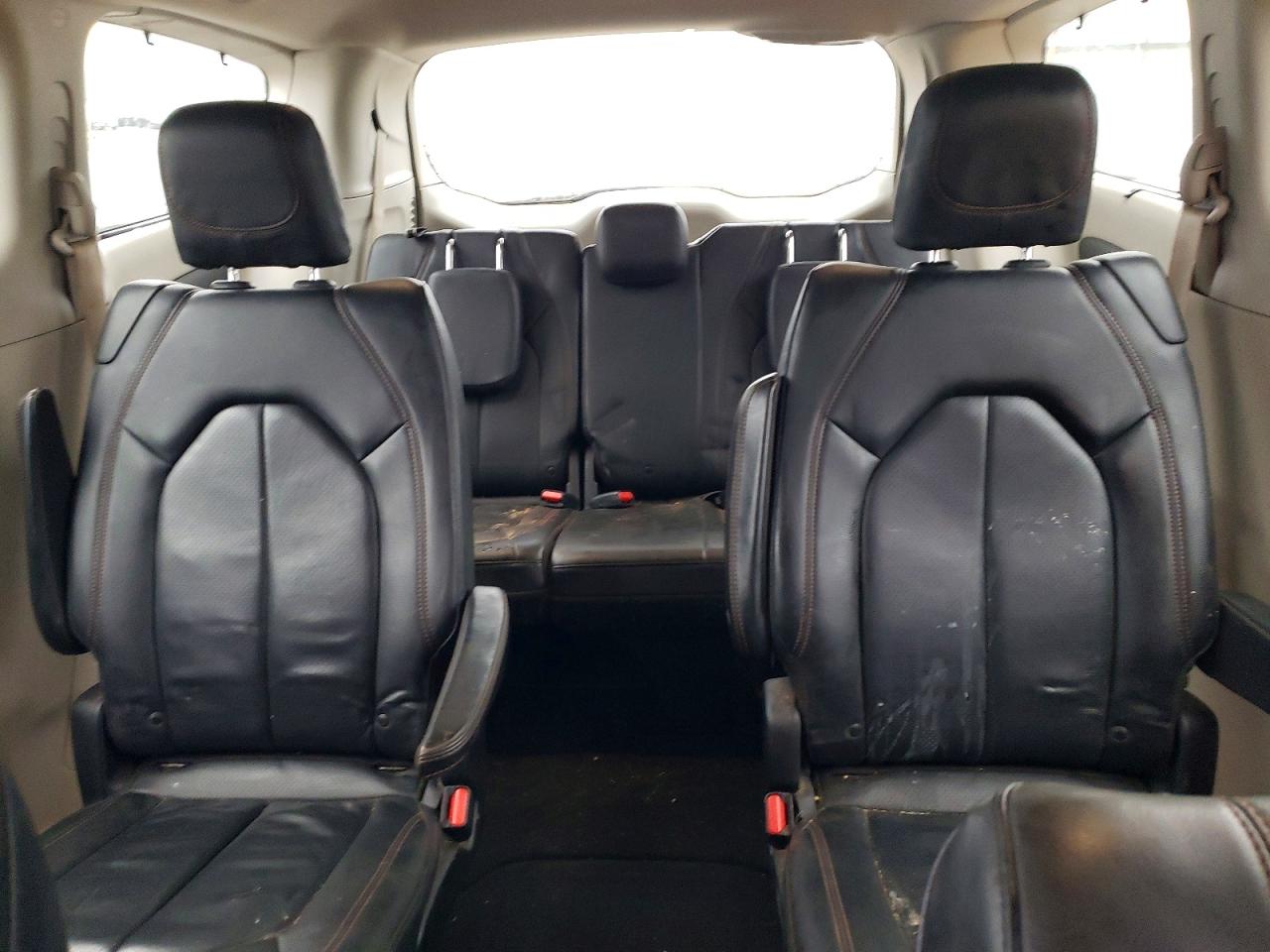 2019 CHRYSLER PACIFICA TOURING L photo 19