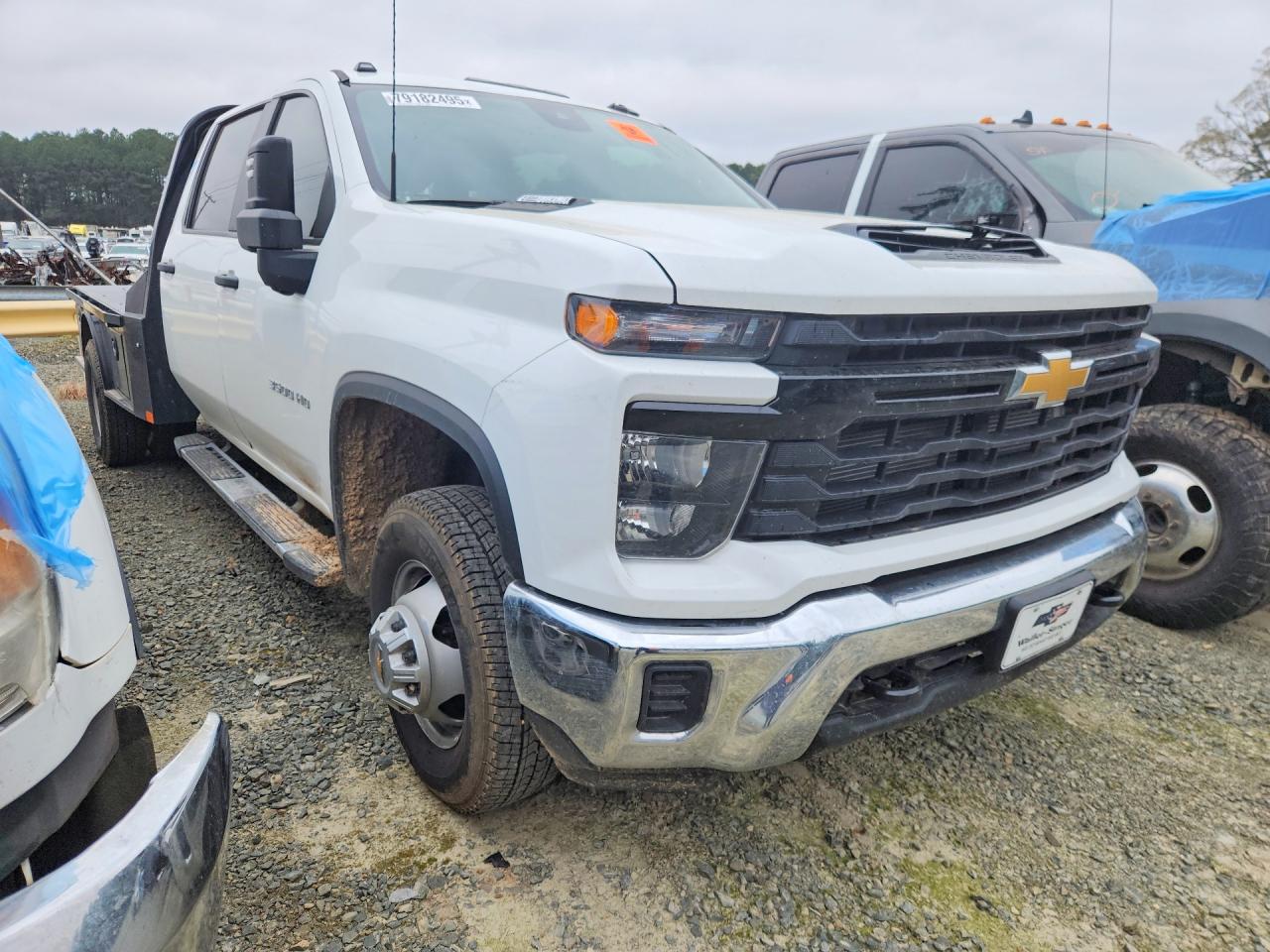 2025 CHEVROLET SILVERADO HD FLATBED TRUCK photo 4