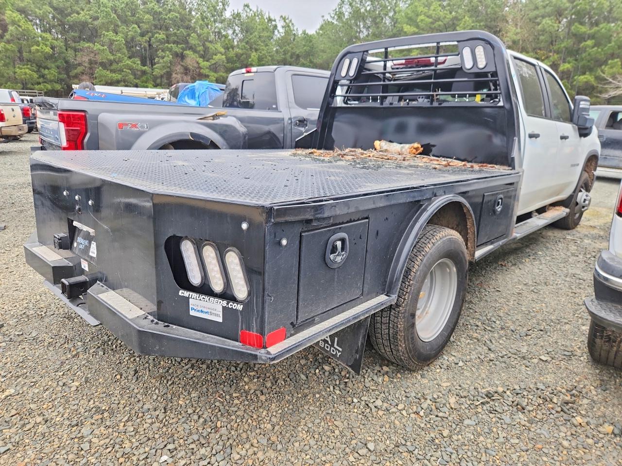 2025 CHEVROLET SILVERADO HD FLATBED TRUCK photo 3
