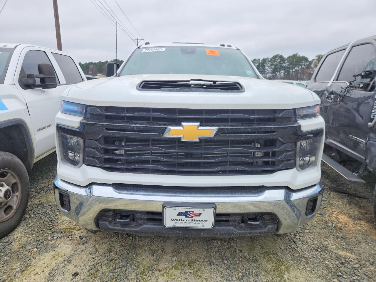 2025 CHEVROLET SILVERADO HD FLATBED TRUCK photo 5