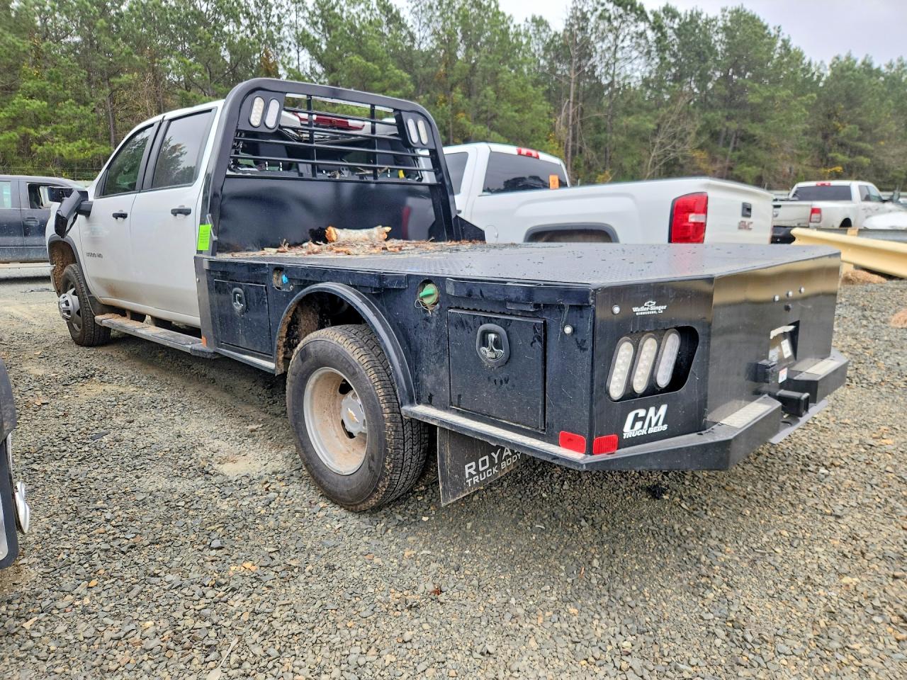 2025 CHEVROLET SILVERADO HD FLATBED TRUCK photo 2