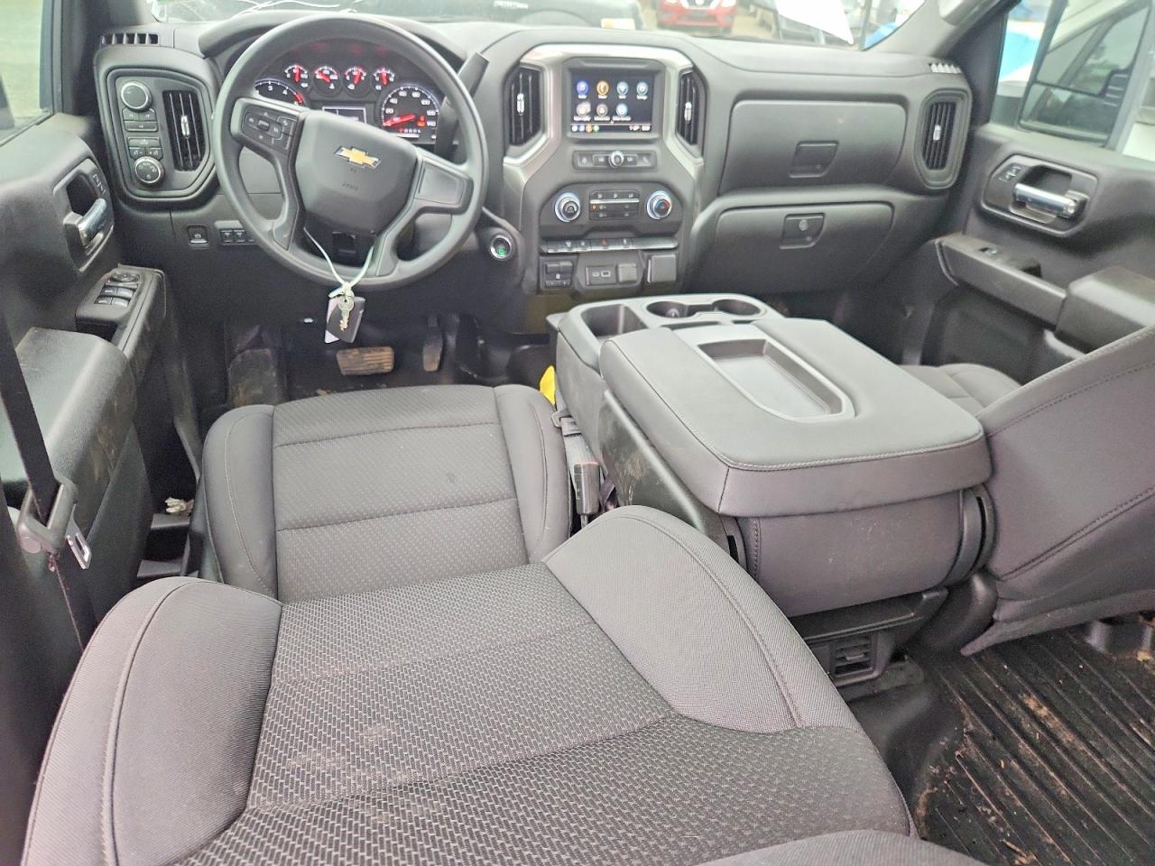 2025 CHEVROLET SILVERADO HD FLATBED TRUCK photo 8